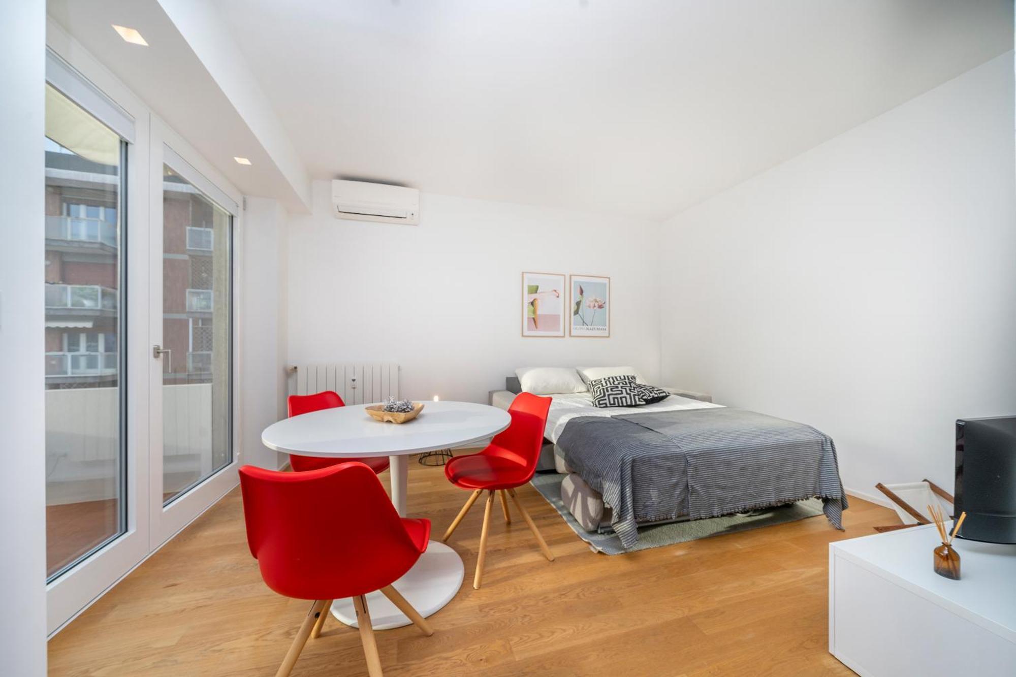 Cozy & Bright Apartment - W/ Balcony Udine Esterno foto
