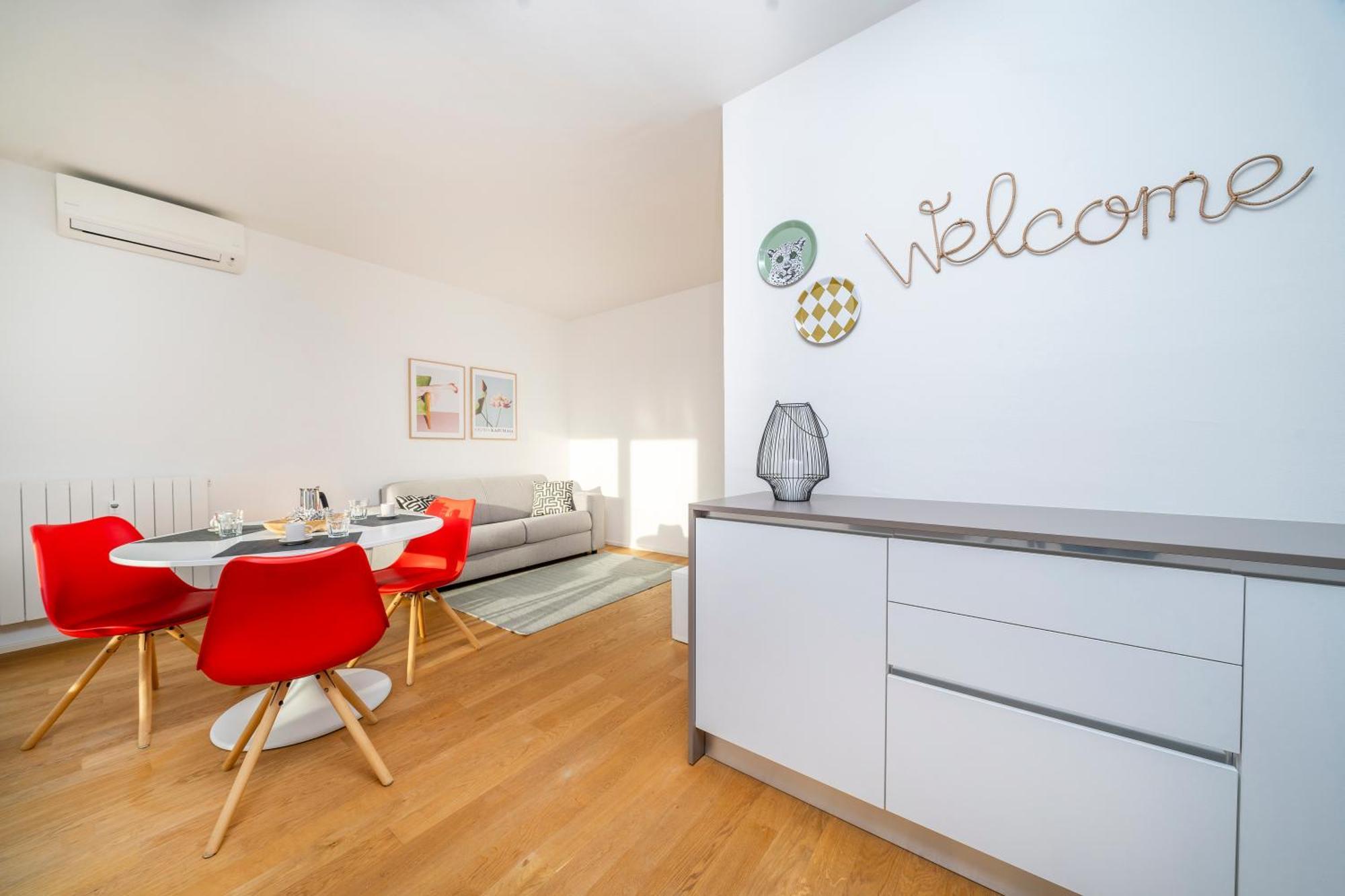 Cozy & Bright Apartment - W/ Balcony Udine Esterno foto