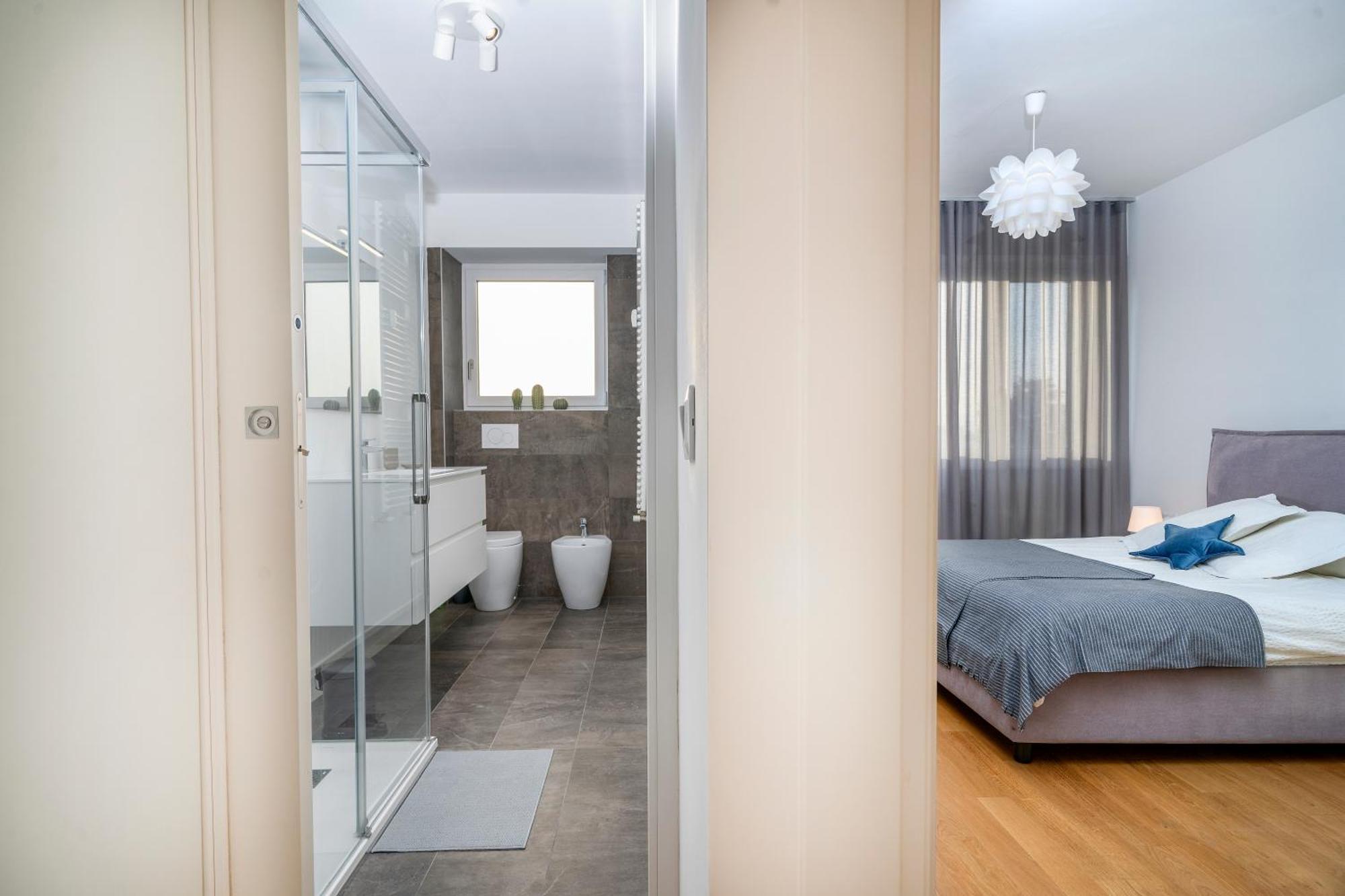 Cozy & Bright Apartment - W/ Balcony Udine Esterno foto