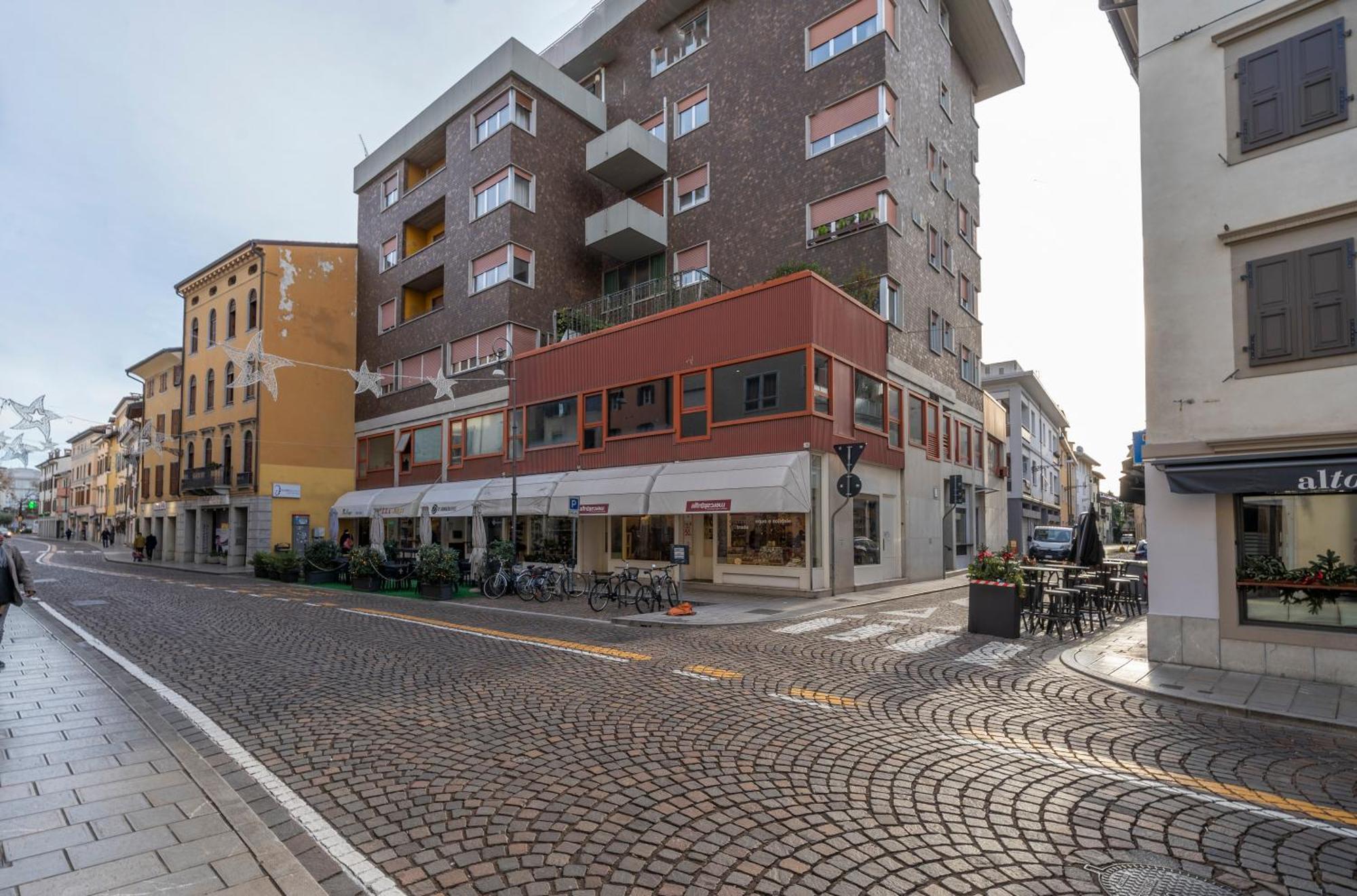 Cozy & Bright Apartment - W/ Balcony Udine Esterno foto
